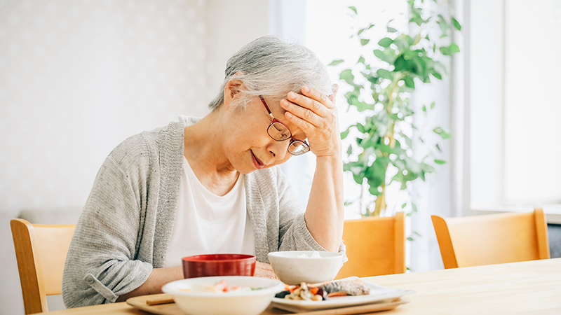 食事中に不調になるシニア