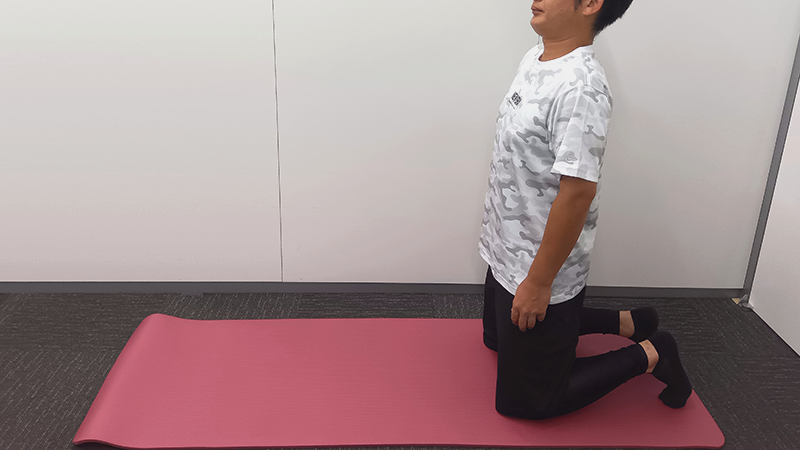 背中のストレッチ1