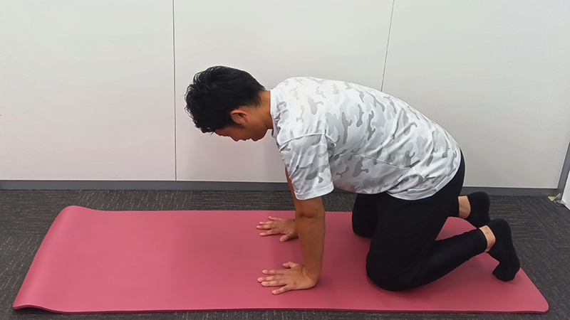 背中のストレッチ1